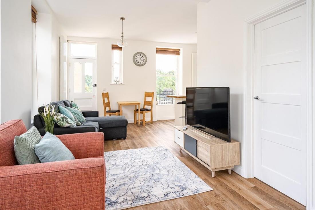Spacious 2 Bedroom House With Stunning Views Bath Exterior foto