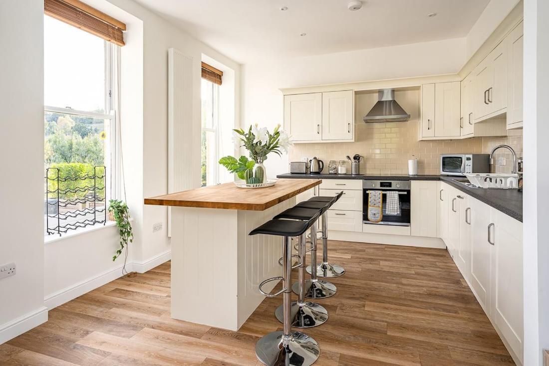 Spacious 2 Bedroom House With Stunning Views Bath Exterior foto